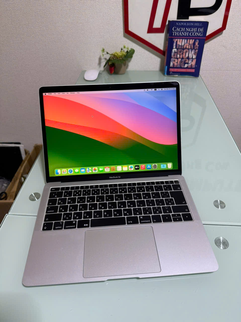 Macbook Air 2018 Silver/ Core i5 / RAM 8GB / SSD 128GB Macbook Air 2018 Silver/ Core i5 / RAM 8GB / SSD 128GB